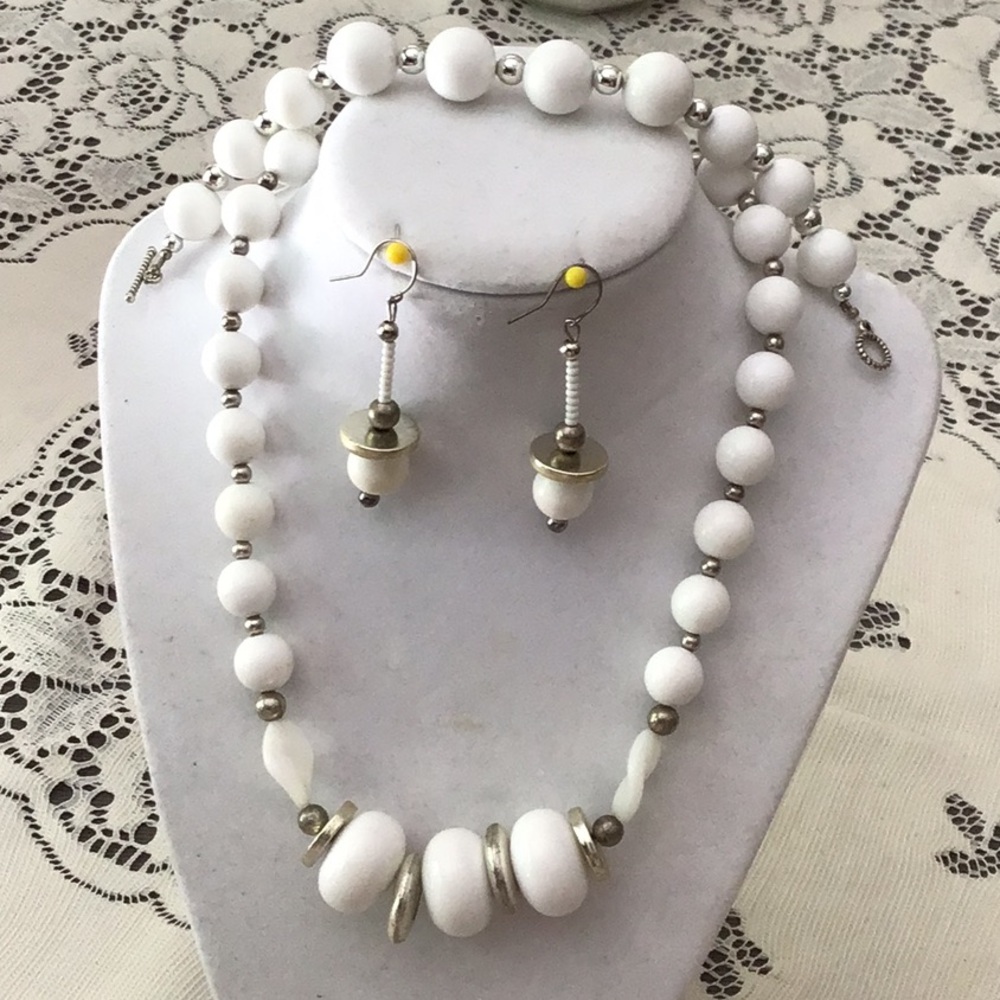 Elegant White and Silver Beaded Jewelry Set